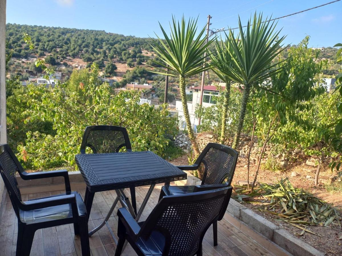 Mhna Guest House ‘Ajlūn Buitenkant foto