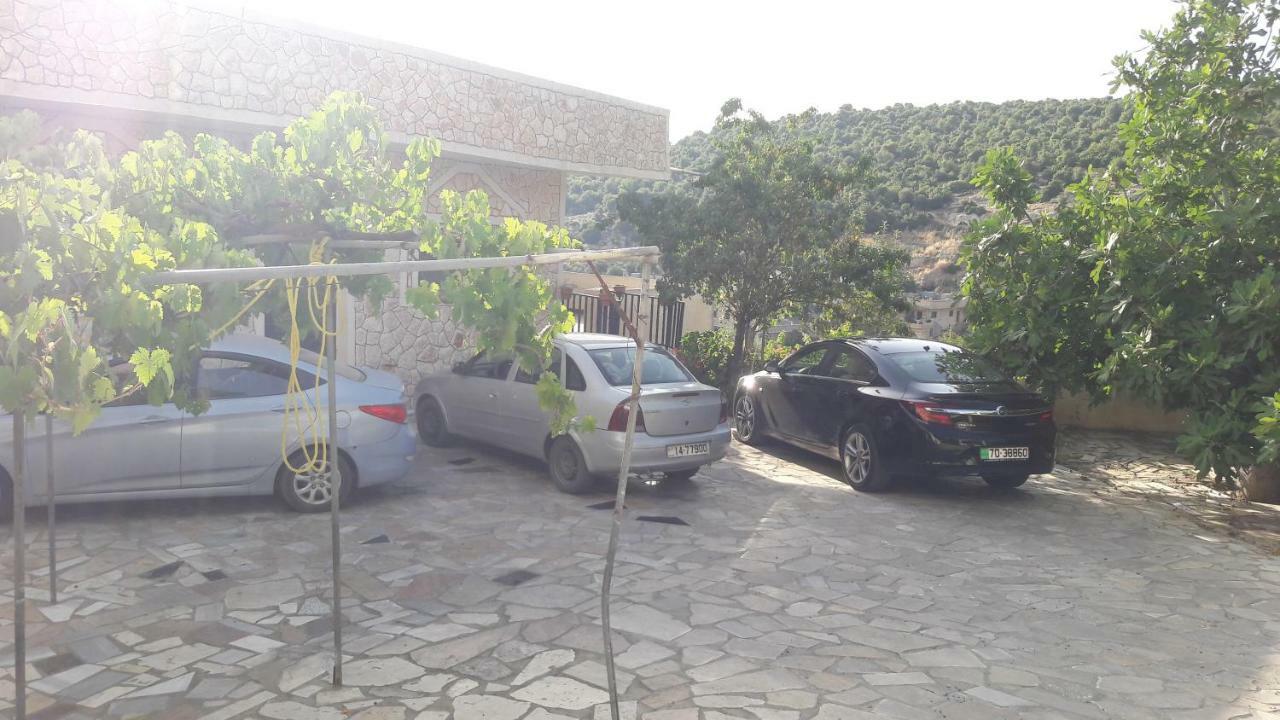 Mhna Guest House ‘Ajlūn Buitenkant foto