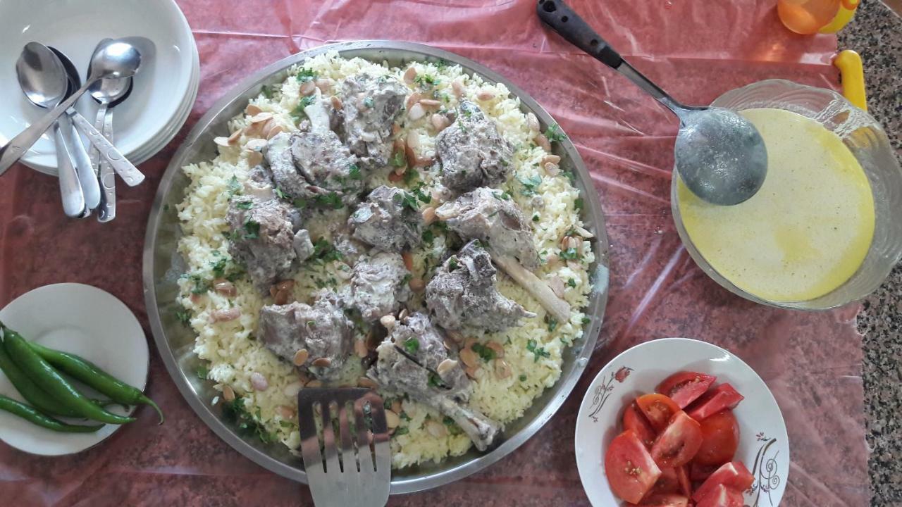 Mhna Guest House ‘Ajlūn Buitenkant foto
