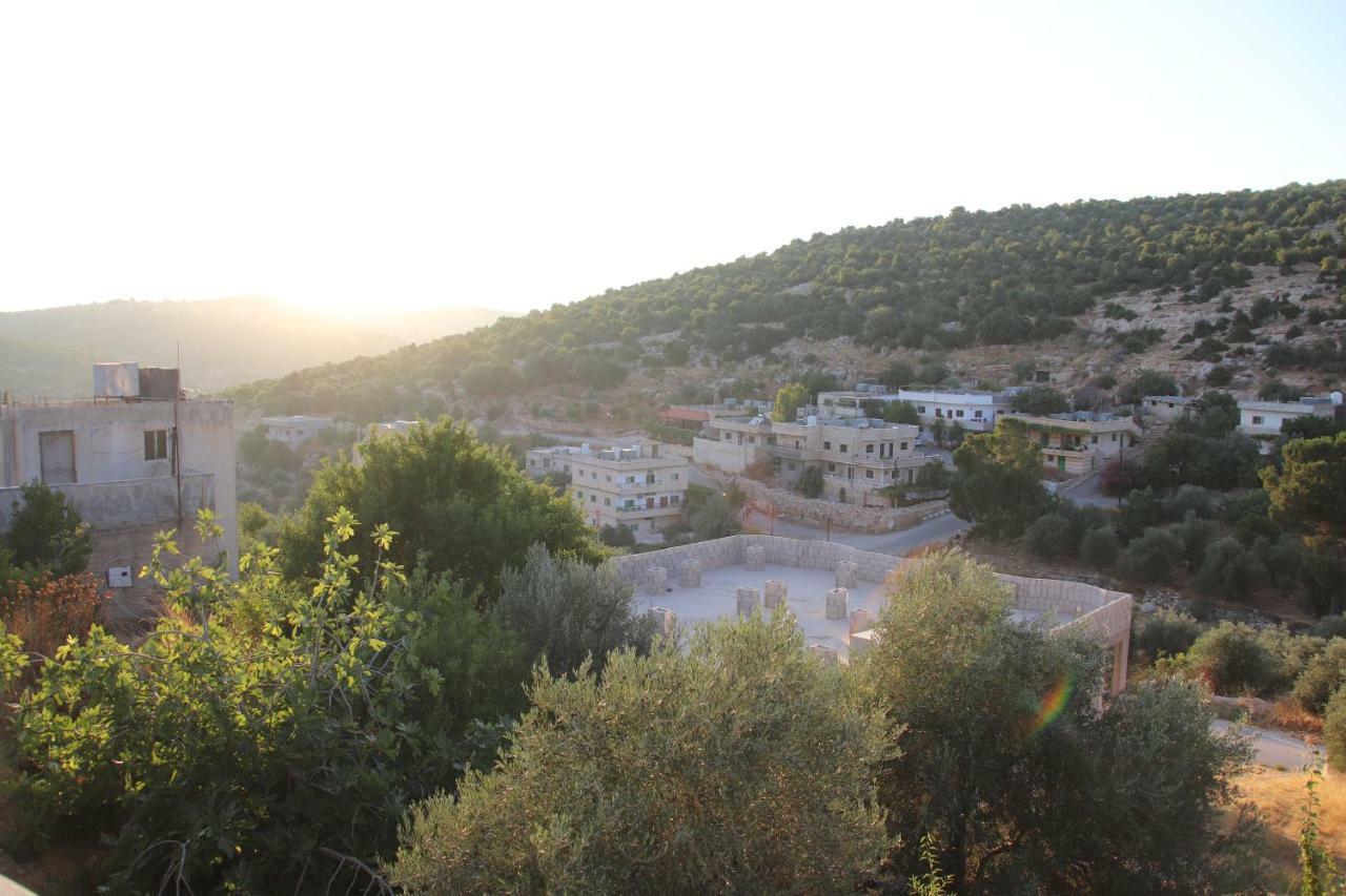 Mhna Guest House ‘Ajlūn Buitenkant foto