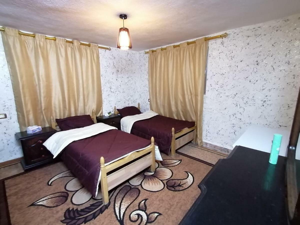 Mhna Guest House ‘Ajlūn Buitenkant foto