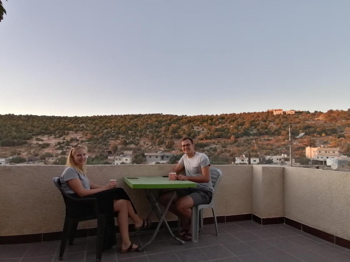 Mhna Guest House ‘Ajlūn Buitenkant foto
